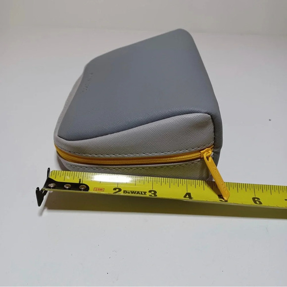 Cole Haan for American Airlines Travel Essential Amenity Kit Toiletry Bag - Picture 5 of 6